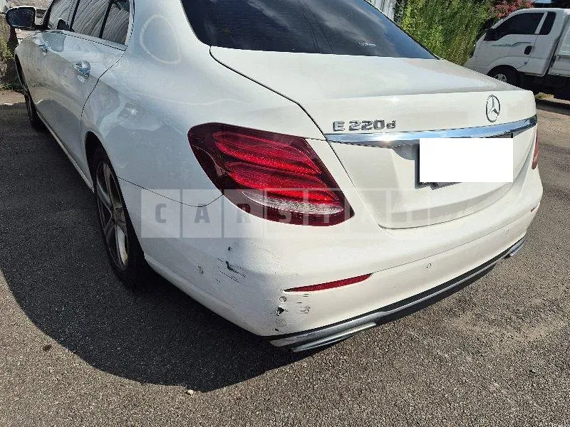 Photo 2 of 6: 2017 Mercedes-Benz E220d — Korean insurance auction