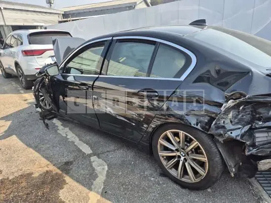 Photo 2 of 8: 2019 BMW 520i Luxury, VIN WBAJK7102KBP73725 — Korean insurance auction