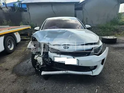 Photo 1 of 9: 2017 Kia K5 — Korean insurance auction