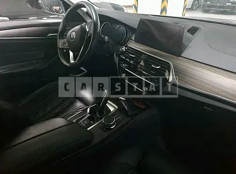 Photo 2 of 7: 2018 BMW 520d xDrive, VIN WBAJC5102JG861984 — Korean insurance auction