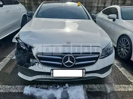 Photo 2 of 18: 2017 Mercedes-Benz E 300, VIN WDDZF4JB6HA050989 — Korean insurance auction