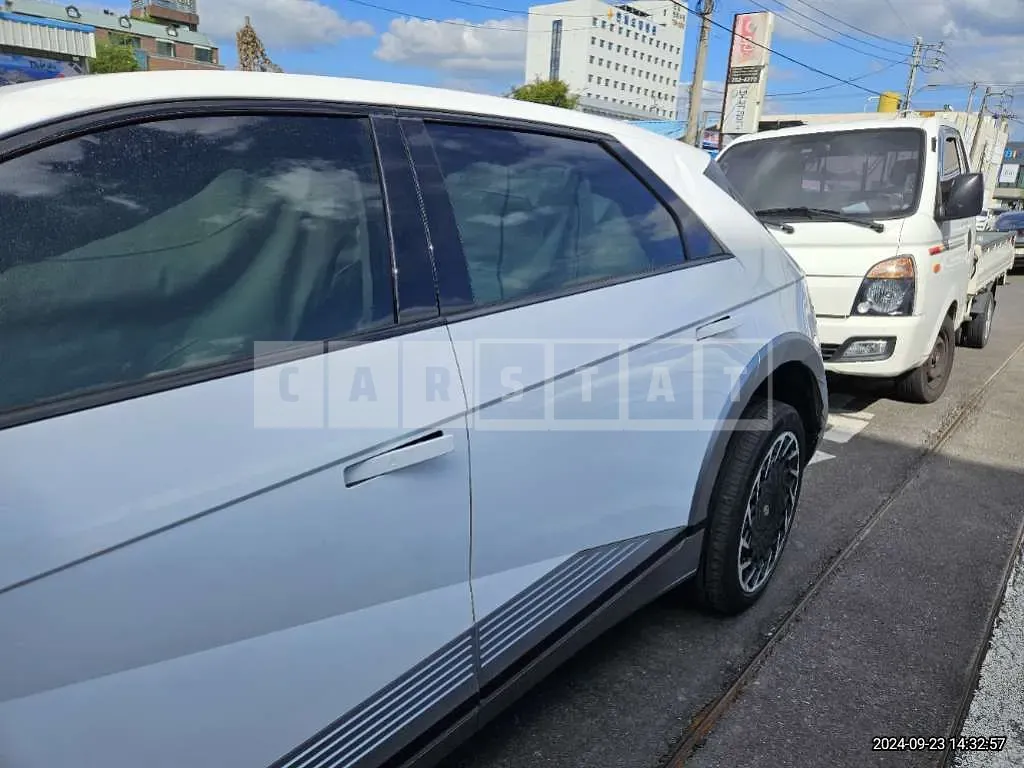 Photo 2 of 26: 2022 Hyundai Modern Ionic 5 — Korean insurance auction
