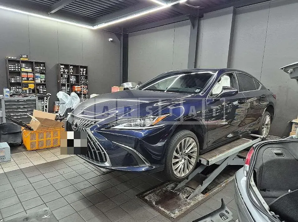 Photo 2 of 17: 2023 Lexus ES300h — Korean insurance auction