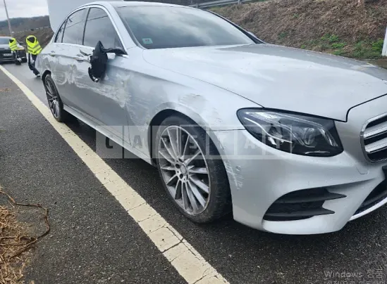 Photo 2 of 15: 2017 Mercedes-Benz E 300 4Matic — Korean insurance auction