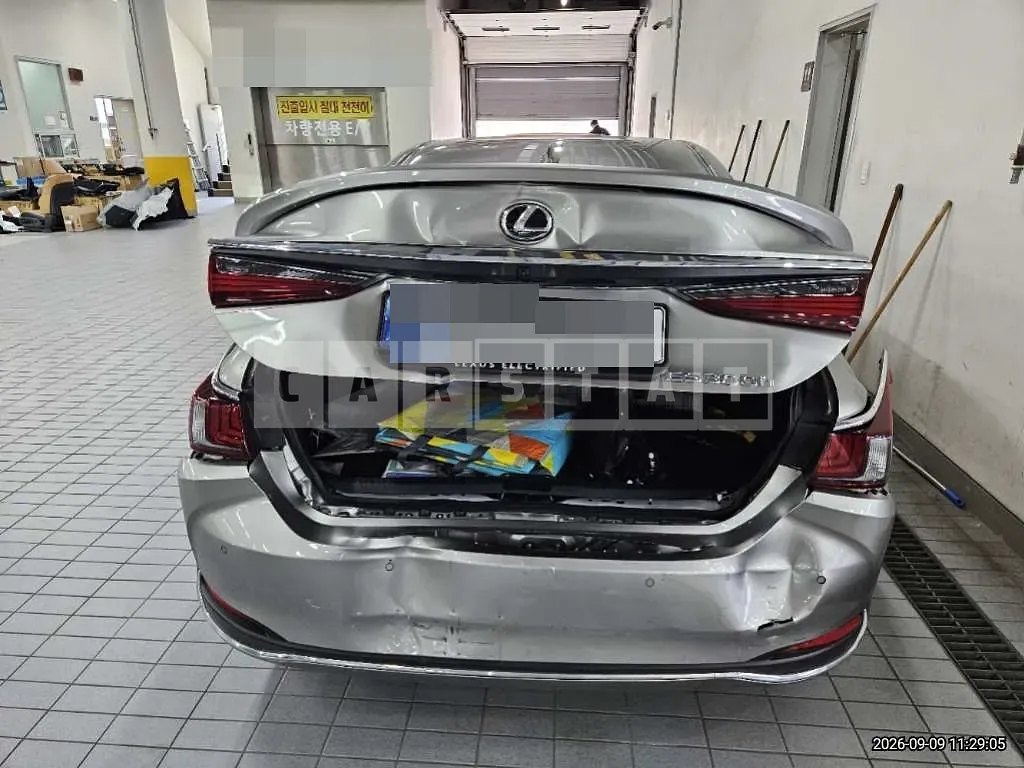 Photo 2 of 10: 2024 Lexus ES300h — Korean insurance auction