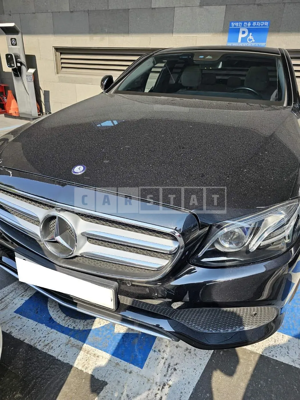 Photo 2 of 22: 2017 Mercedes-Benz E300 4Matic, VIN WDDZF4KBXHA096047 — Korean insurance auction