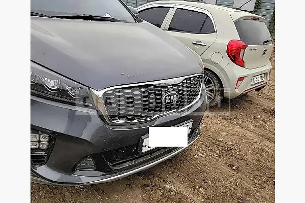 Photo 2 of 19: 2018 Kia Sorento, VIN KNAPG81BBJA446039 — Korean insurance auction