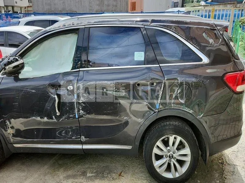 Photo 2 of 25: 2017 Kia Sorento, VIN KNAPS81ADHA284500 — Korean insurance auction