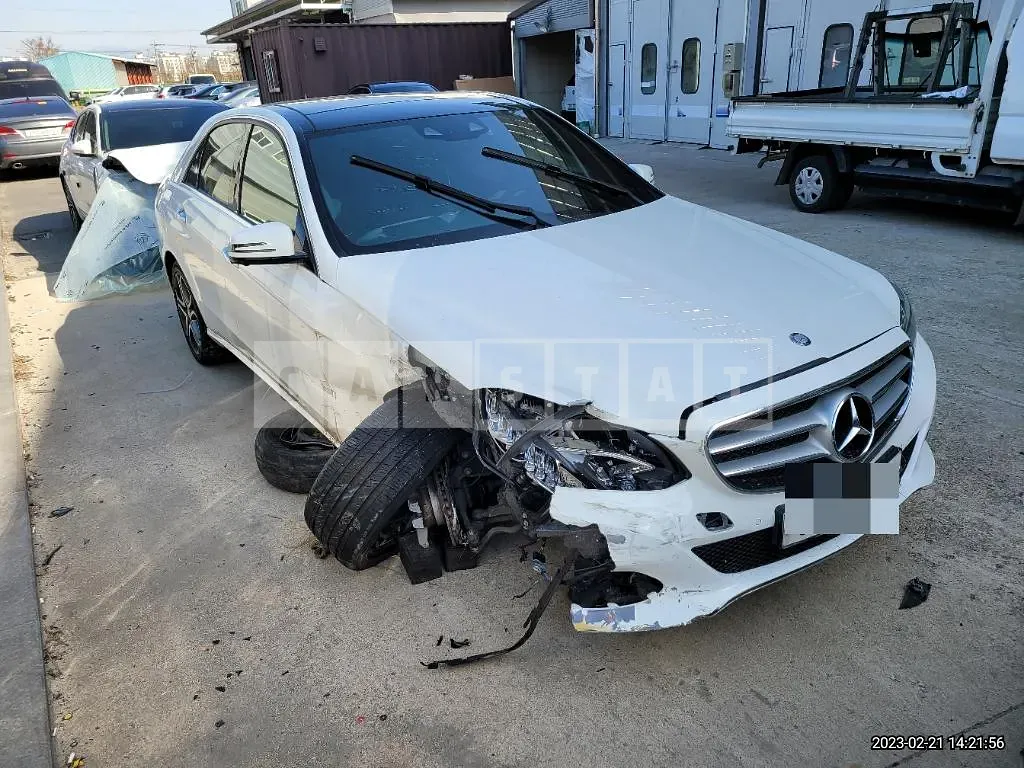 Photo 2 of 26: 2016 Mercedes-Benz E250 BlueTec 4Matic, VIN WDDHF9HB4GB306456 — Korean insurance auction