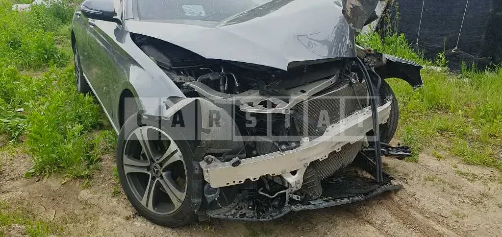 Photo 2 of 9: 2019 Mercedes-Benz E220 d, VIN WDDZF0EB5KA509987 — Korean insurance auction