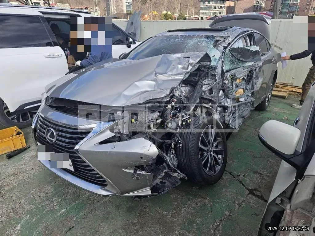 Photo 2 of 14: 2017 Lexus ES300h — Korean insurance auction