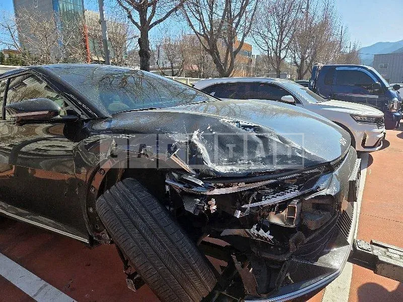 Photo 2 of 35: 2022 Kia EV6 Long Range Earth Electric Car — Korean insurance auction