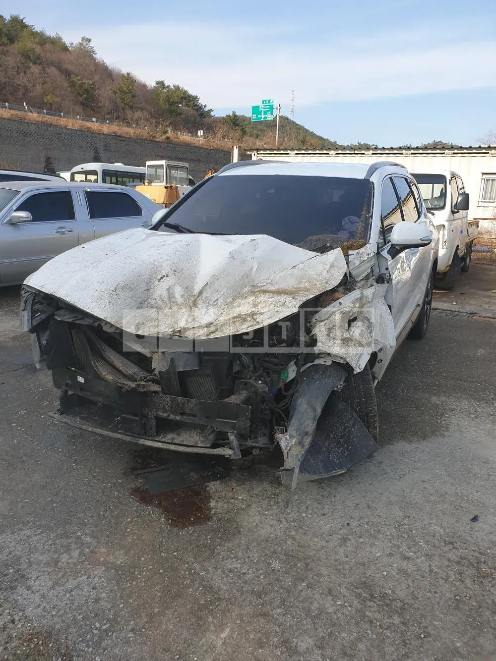 Photo 2 of 27: 2018 Hyundai Santa Fe, VIN KMHS281BDKU061175 — Korean insurance auction
