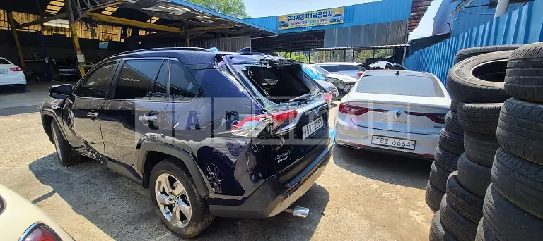 Photo 2 of 9: 2022 Toyota RAV4 Hybrid AWD, VIN JTMDWRFV6MD132010 — Korean insurance auction