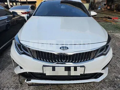 Photo 1 of 32: 2018 Kia K5, VIN KNAGT411BKA294347 — Korean insurance auction