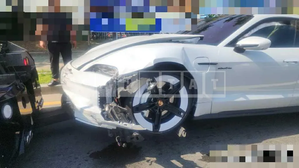 Photo 2 of 10: 2025 Porsche Taycan GTS (5-Seater) — Korean insurance auction