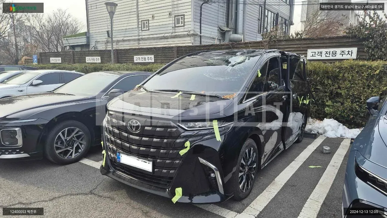 Photo 2 of 19: 2024 Toyota Alphard Hybrid, VIN JTNAEACH2R8020760 — Korean insurance auction