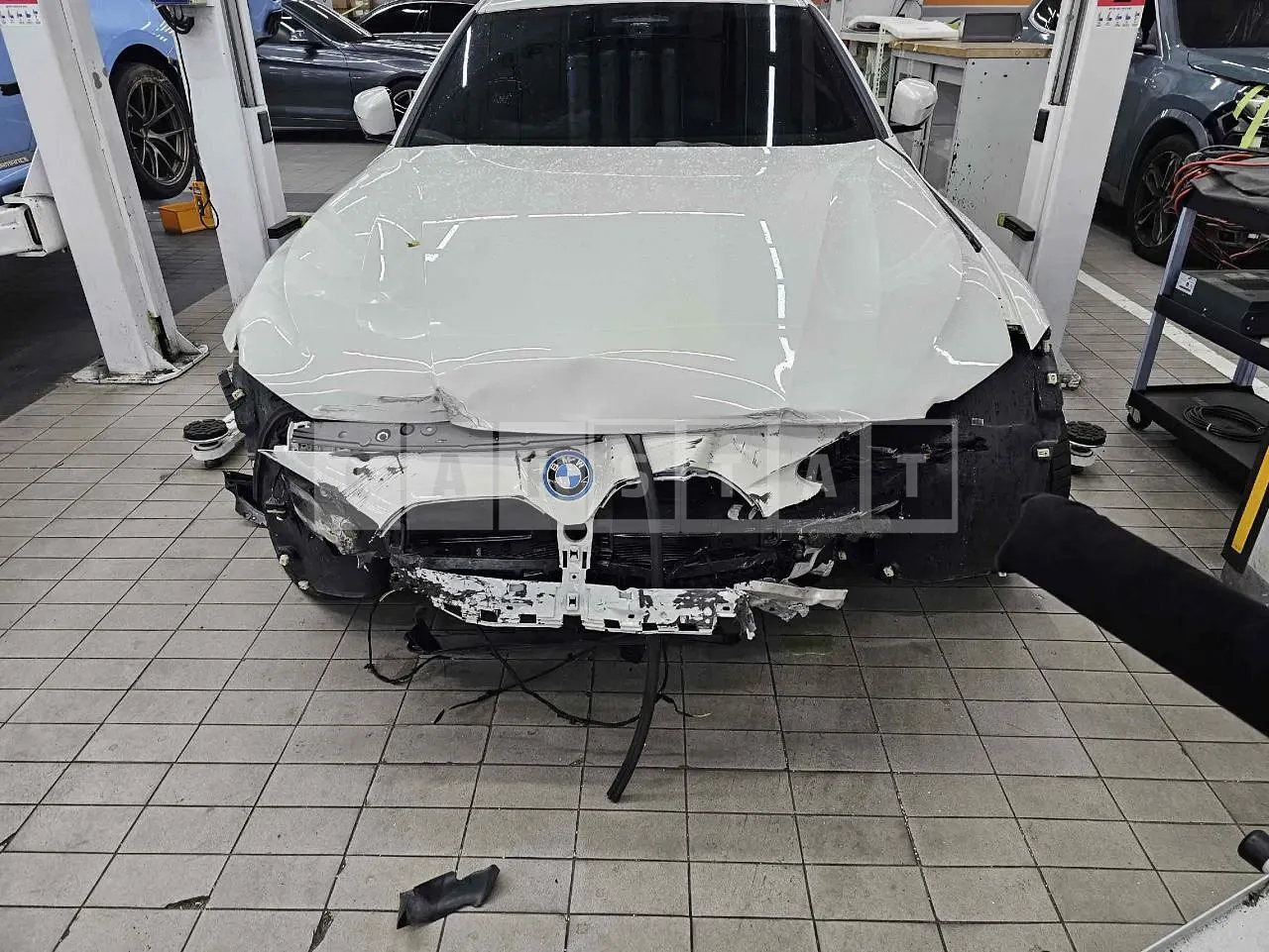 Photo 2 of 48: 2023 BMW i4 eDrive 40, VIN WBY71AW03RFR34719 — Korean insurance auction