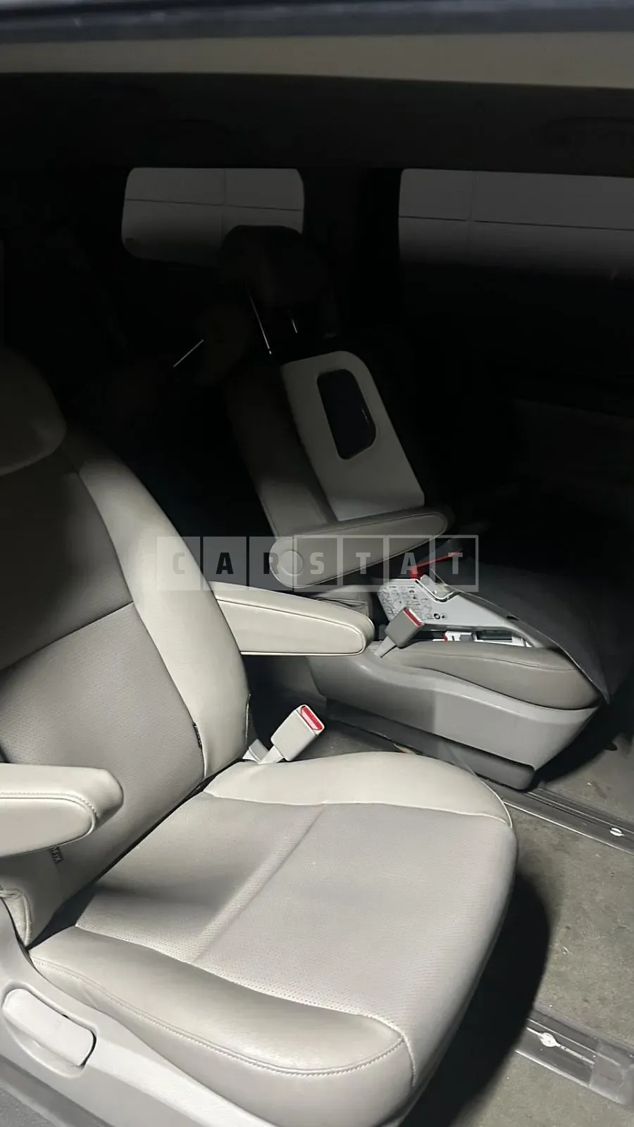 Photo 2 of 3: 2019 Kia Carnival 2.2, VIN KNAMB81ABKS576607 — Korean insurance auction