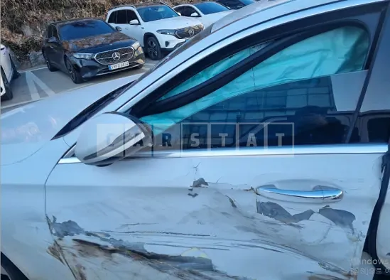 Photo 2 of 25: 2018 Mercedes-Benz E220d, VIN WDDZF0EB7JA461651 — Korean insurance auction
