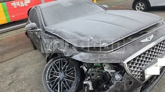 Photo 2 of 23: 2018 Genesis Hyundai G70, VIN KMTG341ADJU008494 — Korean insurance auction