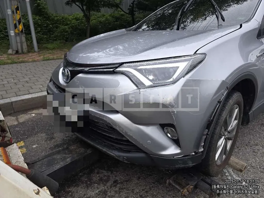 Photo 2 of 18: 2016 Toyota Love 4 Hybrid — Korean insurance auction