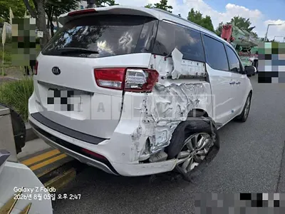 Photo 1 of 13: 2018 Kia Carnivals — Korean insurance auction