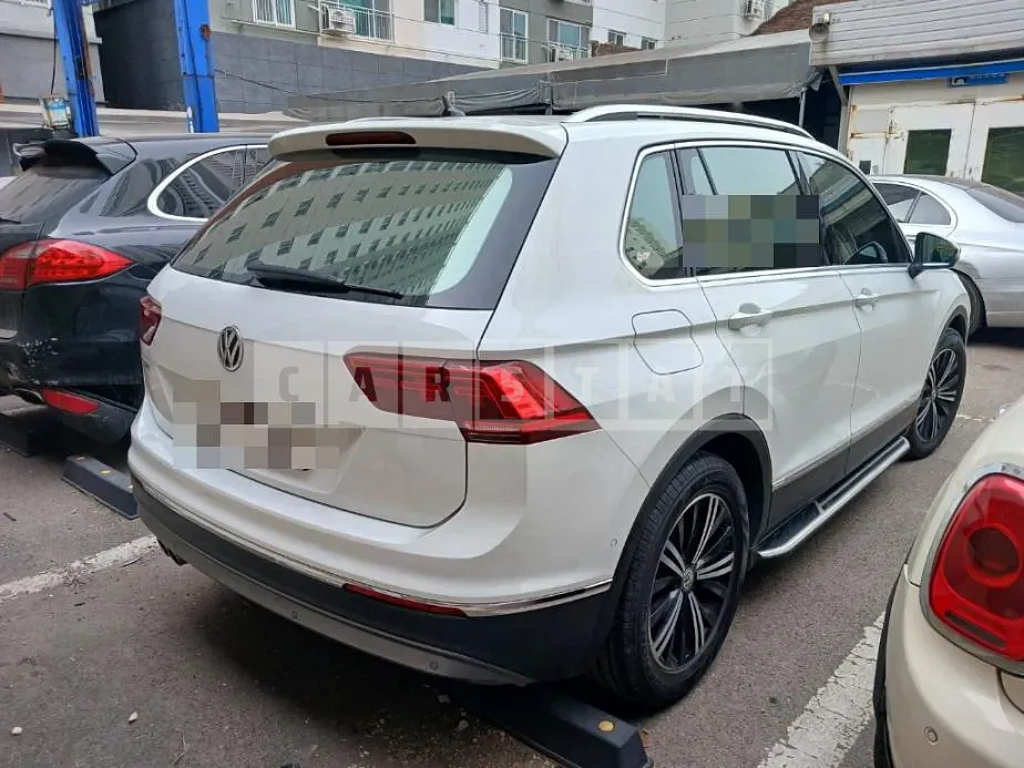 Photo 2 of 10: 2019 Volkswagen Tiguan 2.0 TDI, VIN WVGZZZ5NZLW804817 — Korean insurance auction