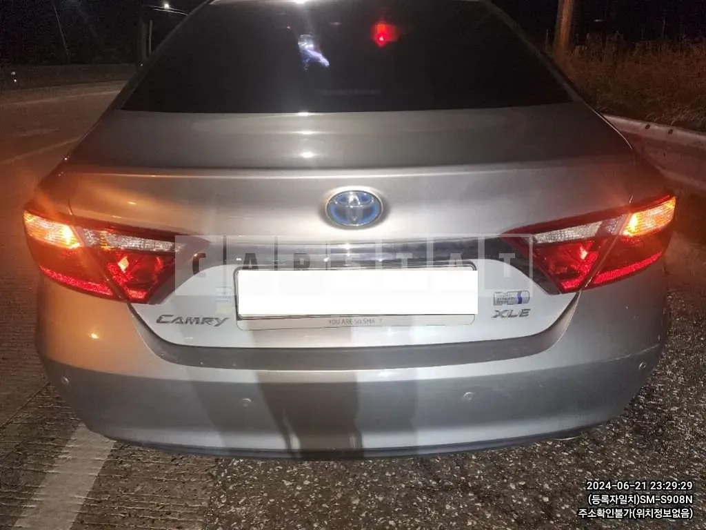 Photo 2 of 9: 2017 Toyota Camry Hybrid — Korean insurance auction