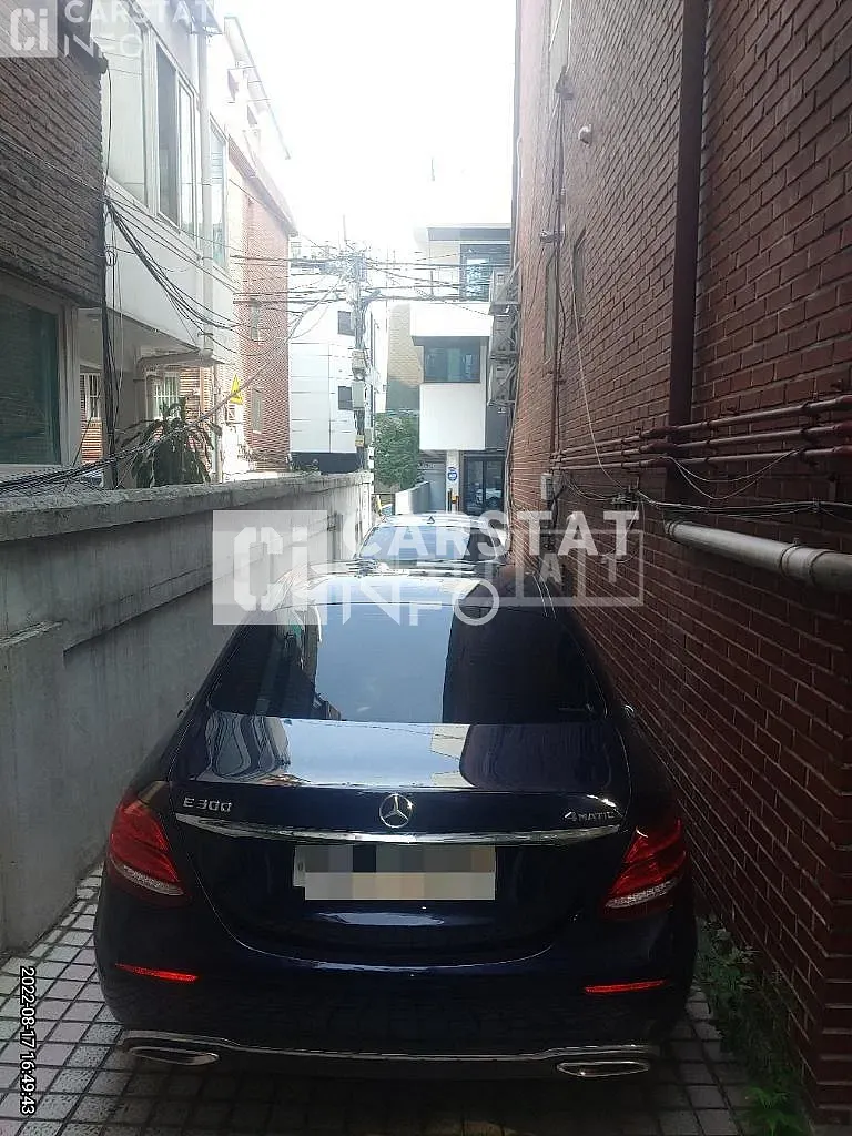 Photo 2 of 4: 2019 Mercedes-Benz Subsubbenz E300 4Matic — Korean insurance auction