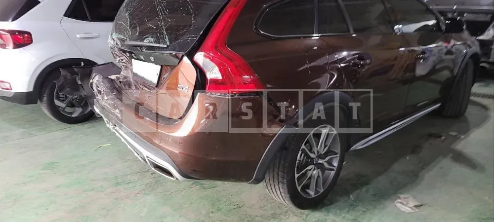Photo 2 of 7: 2016 Volvo V60 Cross Country D4, VIN YV1FZA8BDH1028348 — Korean insurance auction