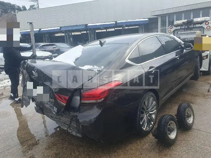 Photo 2 of 10: 2018 Genesis G80, VIN KMHGM41DDKU305329 — Korean insurance auction