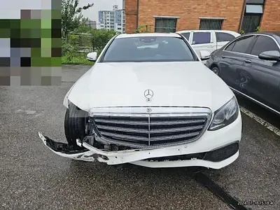 Photo 1 of 15: 2016 Mercedes-Benz E220 d — Korean insurance auction
