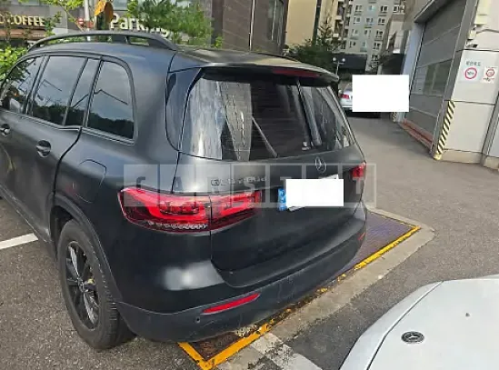 Photo 2 of 33: 2021 Mercedes-Benz GLB200d — Korean insurance auction
