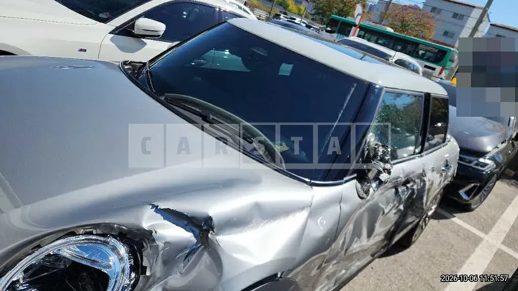 Photo 2 of 20: 2025 MINI Cooper C Five-Door — Korean insurance auction