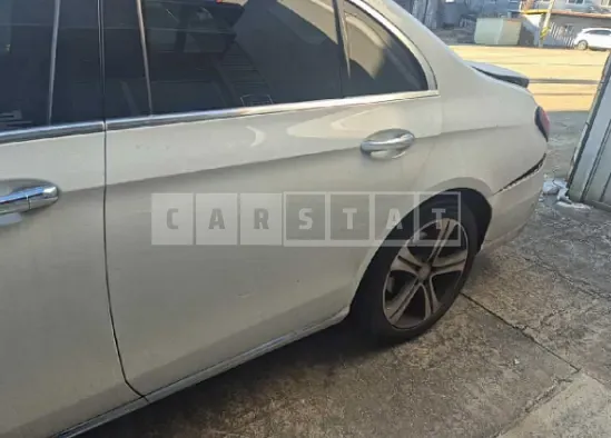 Photo 2 of 22: 2017 Mercedes-Benz E 300 4Matic — Korean insurance auction