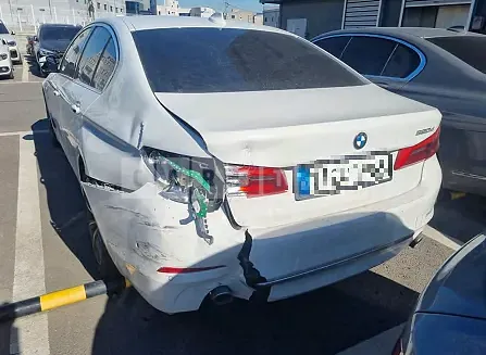 Photo 2 of 11: 2018 BMW 520d, VIN WBAJC3109JG994522 — Korean insurance auction