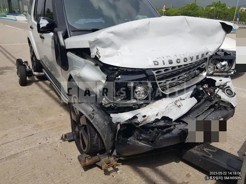 Photo 2 of 5: 2015 Land Rover Discovery 4 3.0d, VIN SALLAAAG6GA788819 — Korean insurance auction