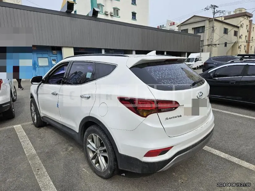 Photo 2 of 9: 2015 Hyundai Santa Fe DM 2.0 (4WD), VIN KMHSW81UDGU565749 — Korean insurance auction