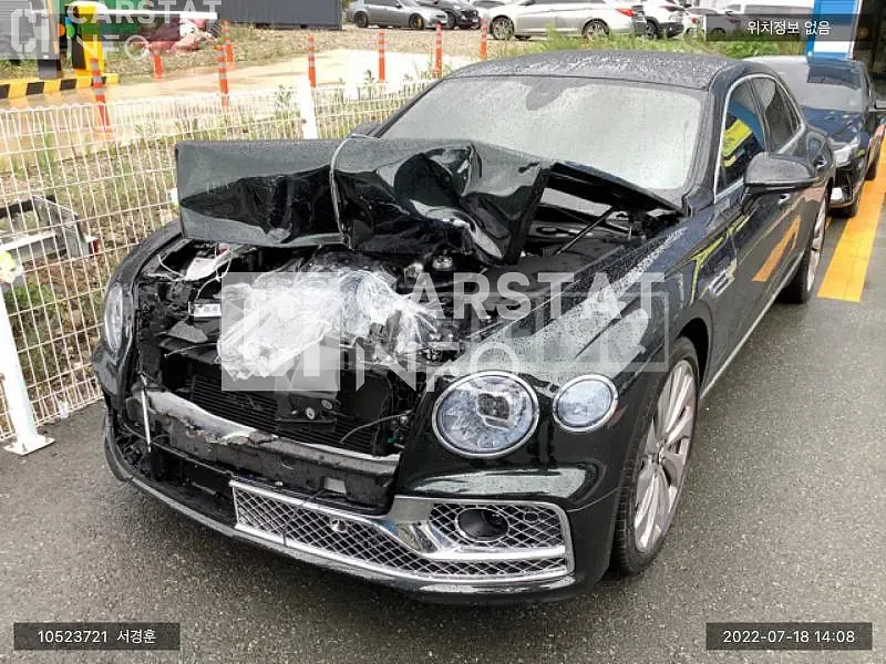 Photo 2 of 17: 2021 Bentley Flying Spur V8, VIN SCBBG53S5MC090459 — Korean insurance auction