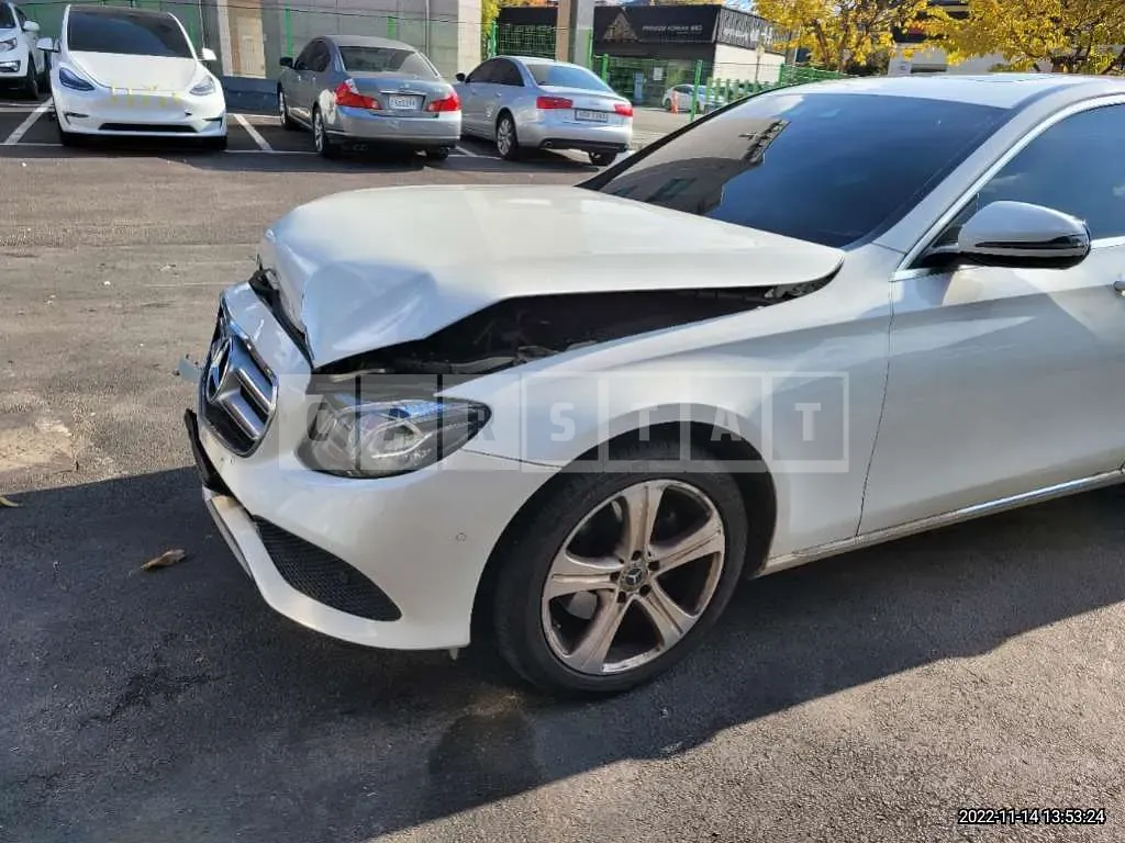 Photo 2 of 14: 2018 Mercedes-Benz E220d, VIN WDDZF0EBXJA409866 — Korean insurance auction