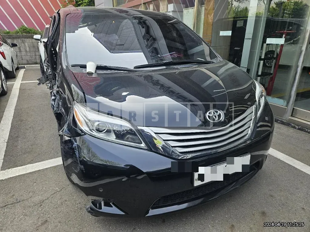 Photo 2 of 27: 2017 Toyota Siena 4WD — Korean insurance auction