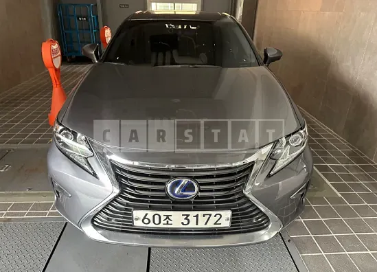 Photo 2 of 35: 2017 Lexus ES300h — Korean insurance auction