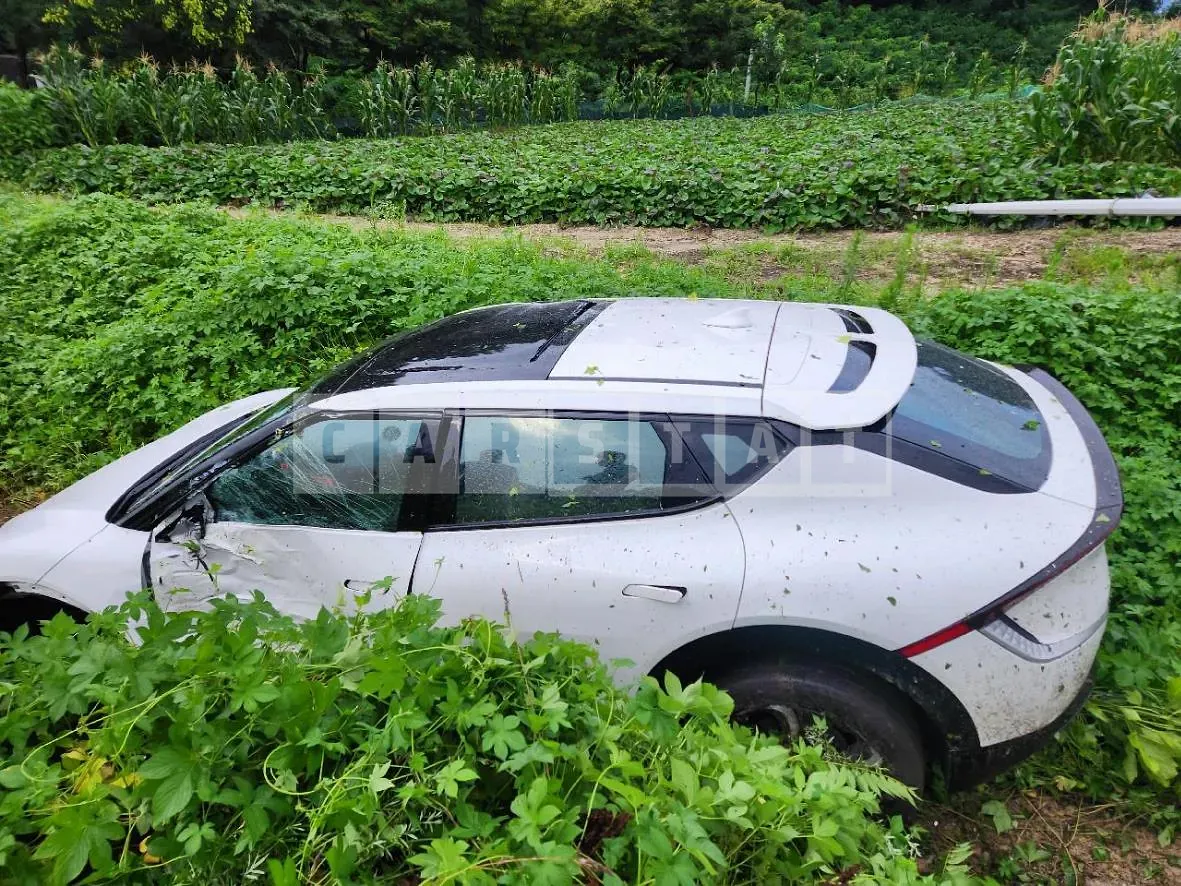 Photo 2 of 13: 2022 Kia EV6 Long Range — Korean insurance auction