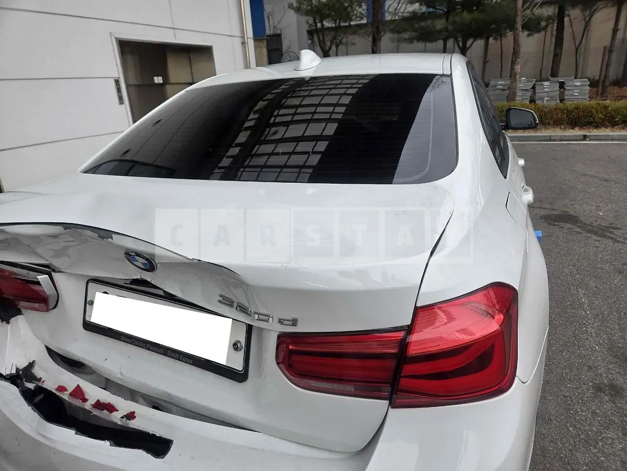 Photo 2 of 12: 2015 BMW 320d, VIN WBA8D1108GK655658 — Korean insurance auction