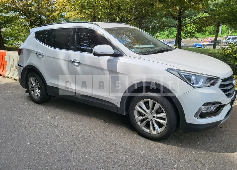 Photo 2 of 6: 2016 Hyundai Santa Fe, VIN KMHSW81XBGU645684 — Korean insurance auction