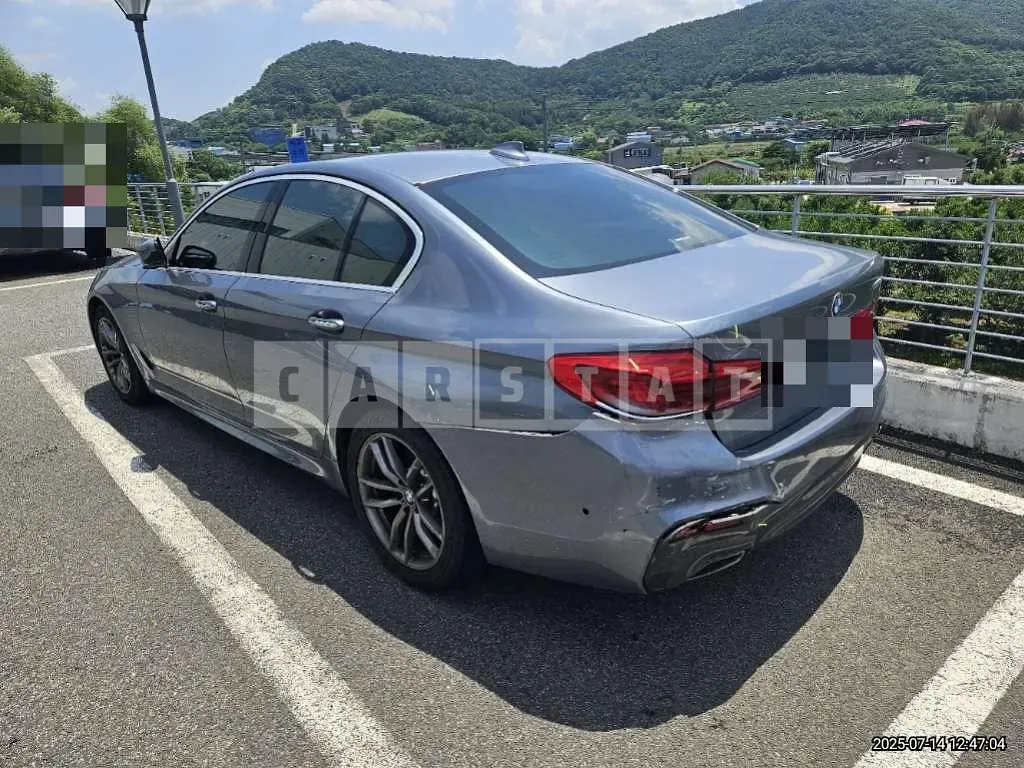 Photo 2 of 8: 2018 BMW 520d — Korean insurance auction