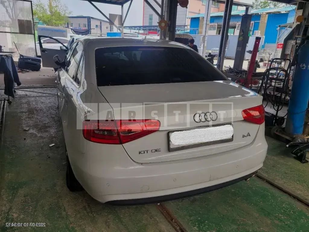 Photo 2 of 9: 2016 Audi A4 30 TDI, VIN WAUZZZ8K2GN009168 — Korean insurance auction