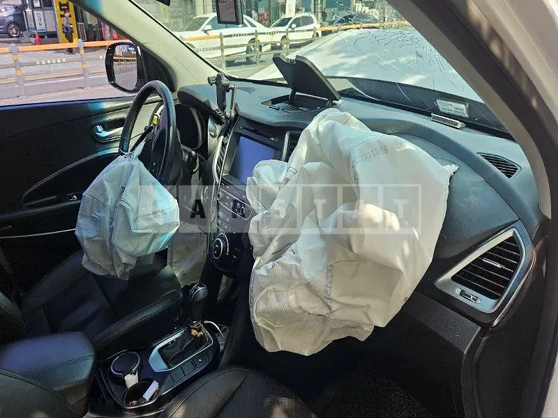 Photo 2 of 12: 2016 Hyundai Santa Fe DM — Korean insurance auction