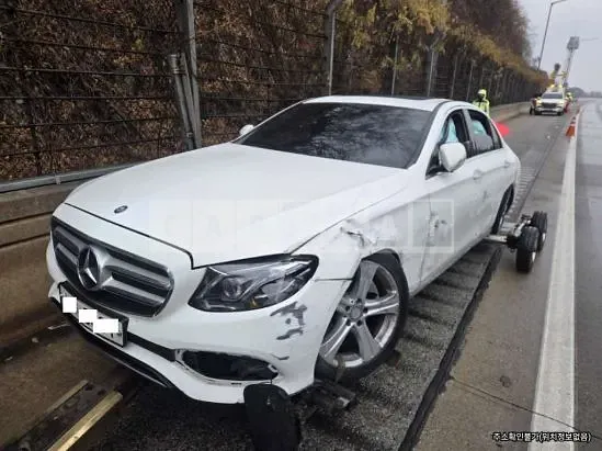 Photo 2 of 6: 2017 Mercedes-Benz E220 d, VIN WDDZF0EB3HA149188 — Korean insurance auction